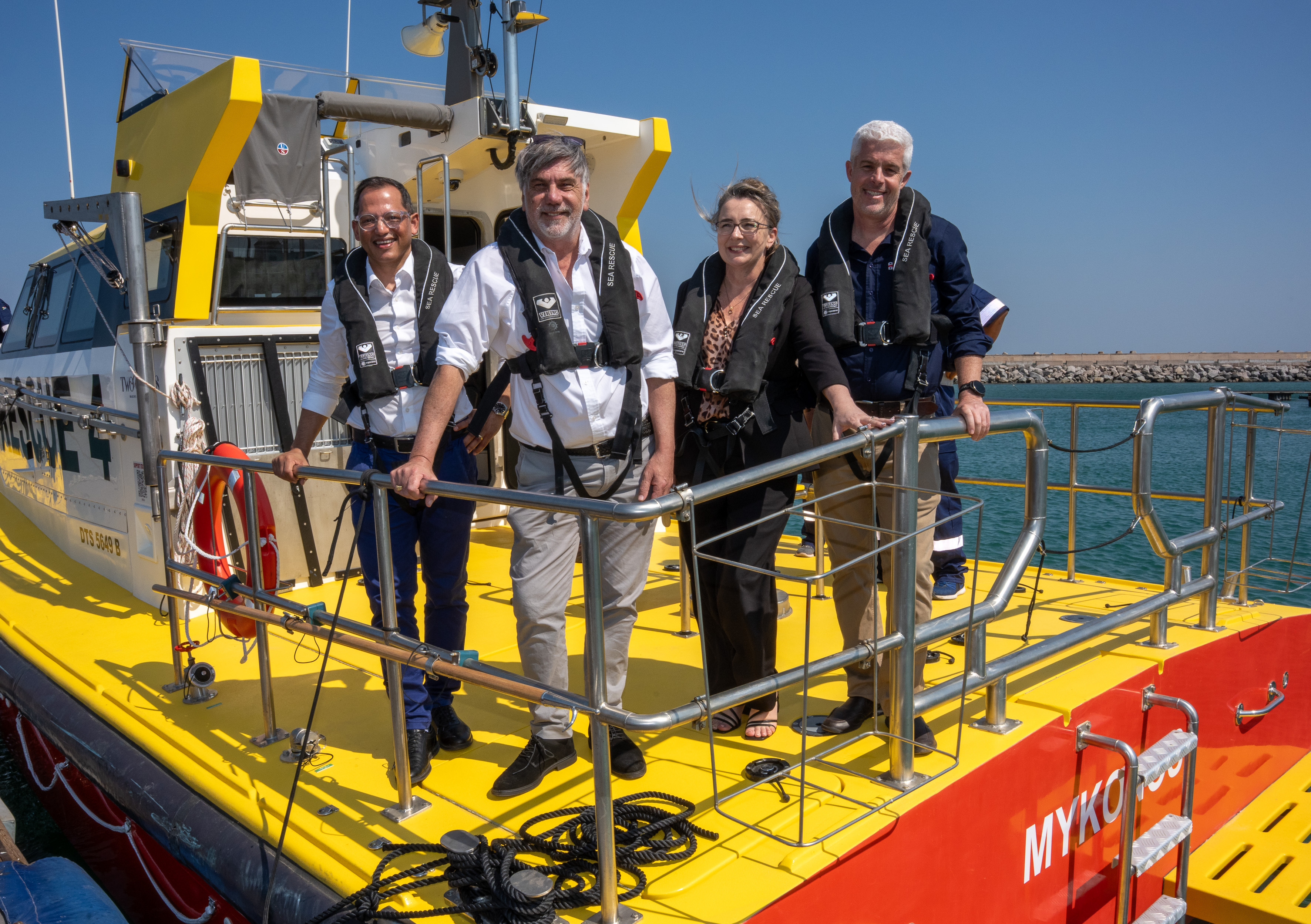 Terence Brown, Operations Director and Chairman of Sea Harvest Foundation; Ald Marius Koen, Executive Mayor of Saldanha Bay; Lynn Boshoff, CEO West Point Processors and NSRI CEO Mike Vonk at NSRI Station 4 in Mykonos. LANGEBAAN – West Point Processors, part of the Sea Harvest Group, has marked 25 years of support for the National Sea Rescue Institute (NSRI) by committing a further R810,000 over the next three years.
The milestone was celebrated at NSRI Station 4 Mykonos on the West Coast, where West Point Processors handed over its R220,000 contribution for 2026 and signed a new three-year Platinum Partnership agreement covering 2027 to 2029. Together, this represents a commitment of more than R1 million to the NSRI over the four-year period.
Picture Andrew Ingram / NSRI