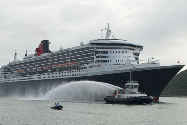 Queen mary 8226