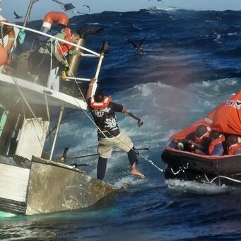 26april sinking rescue 82c5f5175a2e55ca0a26bbe33e7c08fd